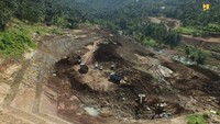 Konstruksi Bendungan Meninting dibangun dengan tinggi spillway 79 meter dan panjang pelimpah 16 meter serta memiliki areal genangan seluas 52,78 hektar dan tampungan maksimal 12,18 juta m3. Kehadiran Bendungan Meninting  berpotensi memberikan manfaat untuk mengairi daerah irigasi seluas 1.559,29 Ha, memenuhi kebutuhan air baku untuk Kabupaten Lombok Barat bagian Utara sebesar 150 liter/detik, menyediakan energi listrik sebesar 2 x 0.4 MW, dan juga  sebagai destinasi wisata baru yang dapat meningkatkan perekonomian masyarakat sekitar. Foto: Dok. Kementerian PUPR