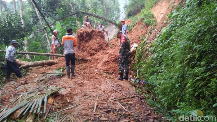tanah longsor di trenggalek