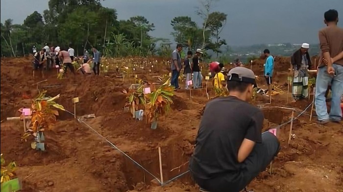 Ratusan makam di Sukabumi dipindahkan karena terdampak proyek tol Bocimi