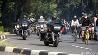 Sejumlah pengendara motor gede (Moge) saat berkonvoi di Jakarta, Minggu (31/05/2020).