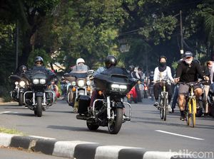Jangan Baper Ah, di Kuningan Jawa Barat Moge Parkir Bareng Honda BeAT