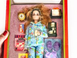 Kreasi Barbie Keren! Ada Tenaga Medis Sampai Tukang Meeting Zoom