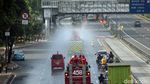 Jelang New Normal, Jalan-jalan di Jakarta Disemprot Disinfektan