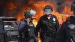 Momen Pos Polisi Los Angeles Dibakar Massa