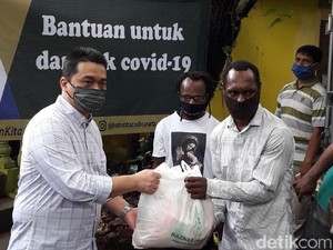 Kunjungi Asrama Mahasiswa Papua, Wagub DKI Beri Bantuan Sembako COVID-19