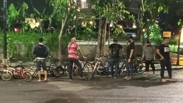 PSBB Surabaya Jilid 3 sudah memasuki hari ke-6 saat malam hari