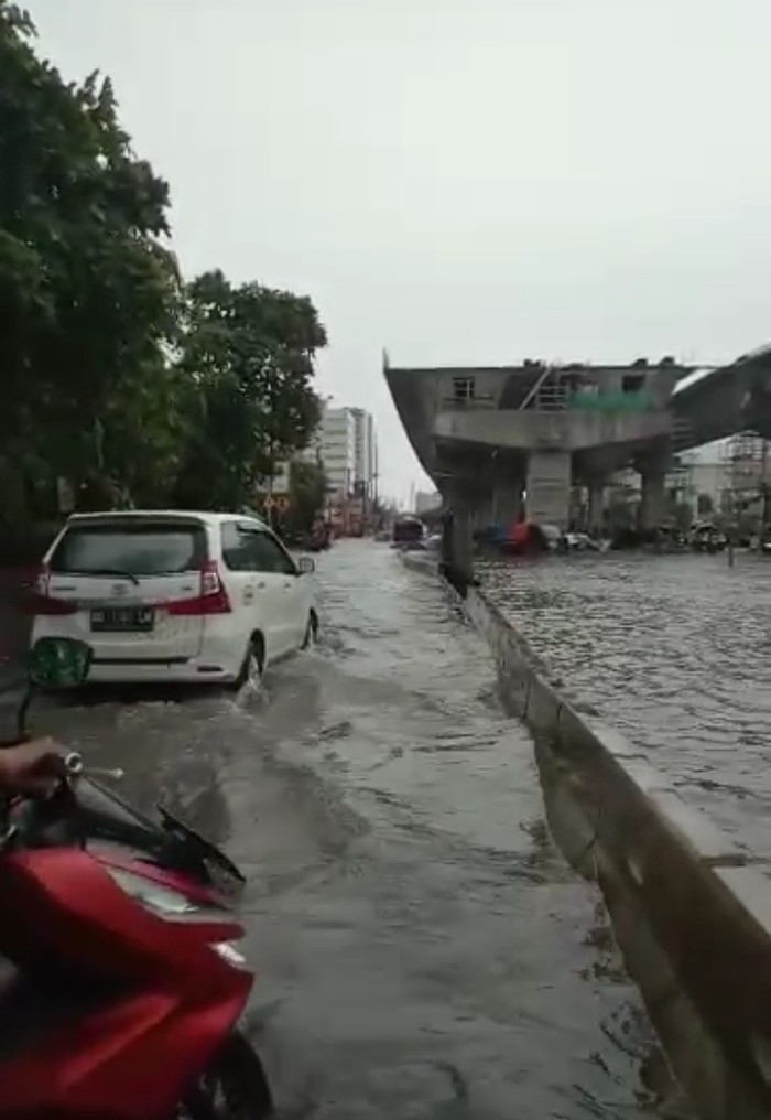 Banjir di Jalan AP Pettarani, Kota Makassar