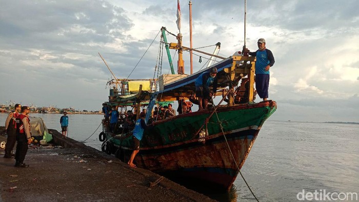 Tradisi Lomban di Jepara Digelar Sederhana Tradisi Lomban digelar di Kelurahan Ujung Batu, Kecamatan Kota, Kabupaten Jepara, Jawa Tengah. Di tengah pandemo COVID-19, tradisi tersebut digelar secara sederhana.