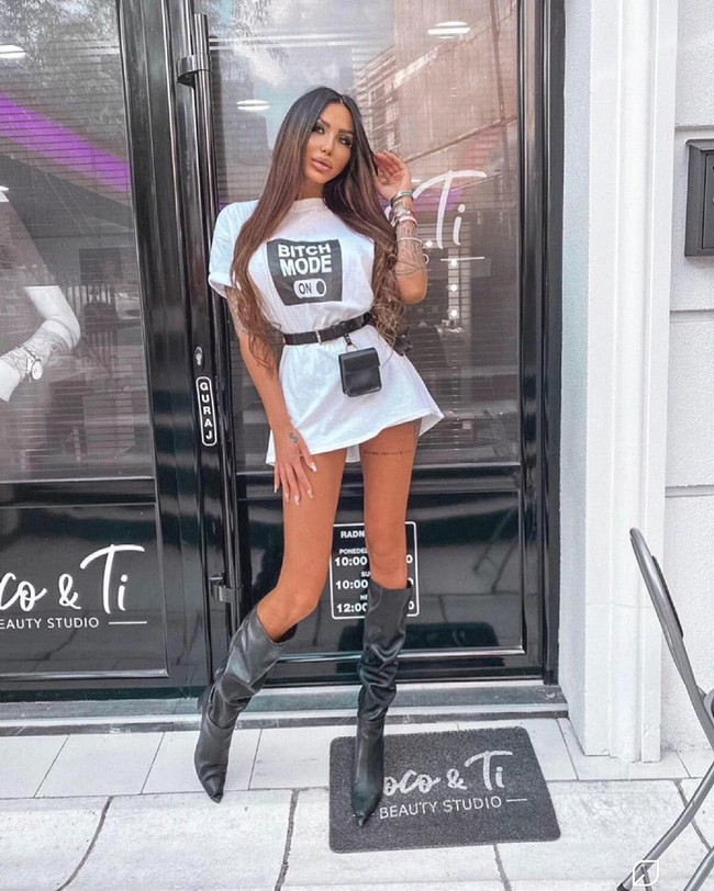 Kasus prostitusi ini jadi heboh, lantaran wasit Liga Champions Slavko Vincic terseret dalam kasus ini. Saat tertangkap sang wasit ada bersama sembilan wanita, dan total 26 pria. Dalam penggeledahan polisi ditemukan sejumlah kokain, senjata dan senjata. Sang wasit yang terseret kasus tersebut saat ini statusnya masih menjadi saksi. Foto: Instagram