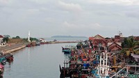 Sejumlah acara pun digelar secara sederhana mulai acara tahlilan hingga pagelaran wayang.