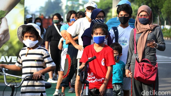 PSBB Masih Berlangsung, GBK Telah Ramai dengan Warga Meski PSBB DKI Jakarta masih berlangsung, kawasan Gelora Bung Karno (GBK) Senayan, telah ramai dengan warga yang berolahraga. Begini potretnya.