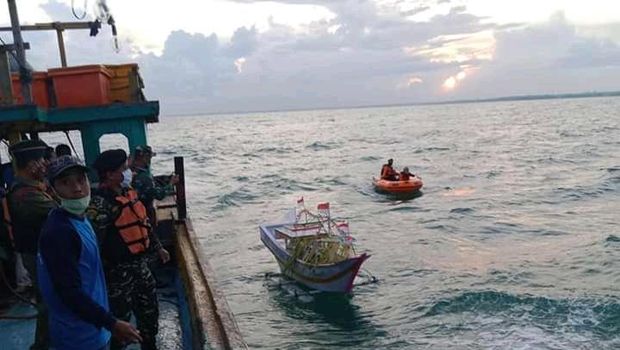 Prosesi tradisi Lomban di Jepara, Minggu (31/5/2020).