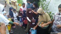 Beberapa kampung di sisi Timur Kota Semarang melakukan tradisi itu, seperti di daerah Jaten, Genuksari, dan juga beberapa di wilayah Pedurungan Tengah. Foto: Angling Adhitya Purbaya/detikcom