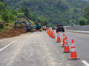 Sempat Ditutup Akibat Longsor, Tol Ungaran-Semarang Dibuka Satu Lajur