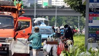 Padahal Pemerintah Provinsi DKI Jakarta meminta masyarakat Ibu Kota agar bisa tetap disipilin menjalankan ketentuan PSBB selama masa pandemi corona. Ditambah masa PSBB di DKI sendiri masih berlaku hingga 4 Juni mendatang.