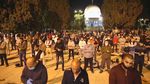 Foto: Khusyuknya Jemaah Salat di Masjid Al-Aqsa yang Baru Dibuka