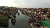 Sejumlah kapal yang terparkir di Kali Wiso turut Kelurahan Ujung Batu, Kecamatan Kota, Jepara pada Minggu (31/5/2020).