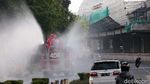 Jelang New Normal, Jalan-jalan di Jakarta Disemprot Disinfektan