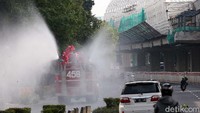 Penyemprotan disinfektan ini sebagai upaya pencegahan penyebaran COVID-19.