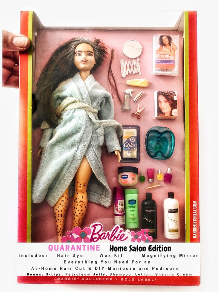 Kreasi Barbie Keren! Ada Tenaga Medis Sampai Si Tukang Meeting di Zoom Perubahan yang terjadi di dunia akibat pandemi COVID-19 digambarkan secara realistis oleh Tonya Ruiz dengan tema karantina. Jadinya seperti apa?