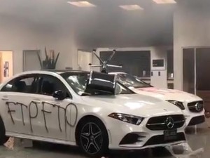 Dealer Mercedes-Benz Dirusak saat Demo Kematian George Floyd