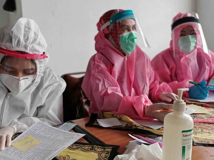 200 pedagang pasar Antri Cimahi jalani rapid test