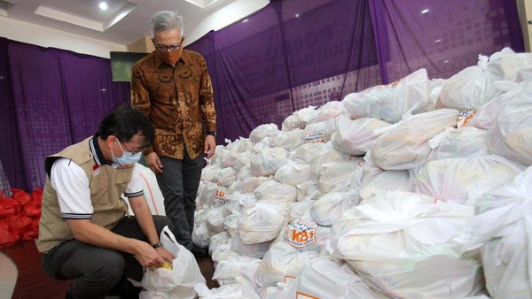 Bantuan Sembako untuk Warga Terdampak COVID-19