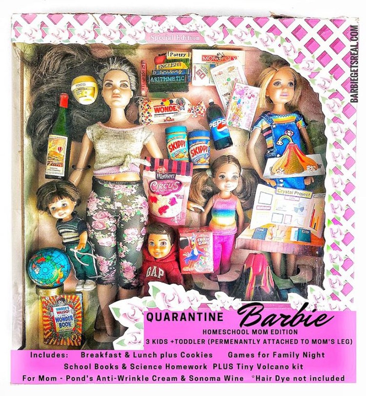 Kreasi Barbie Keren! Ada Tenaga Medis Sampai Si Tukang Meeting di Zoom Perubahan yang terjadi di dunia akibat pandemi COVID-19 digambarkan secara realistis oleh Tonya Ruiz dengan tema karantina. Jadinya seperti apa?
