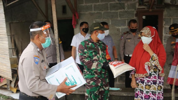 Akpol 98 Gelar Sebar Bantuan ke Warga Terdampak COVID-19