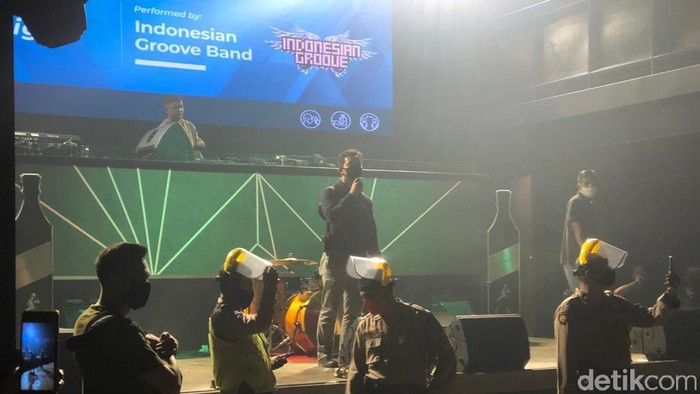 Pengunjung bar di Medan dibubarkan polisi