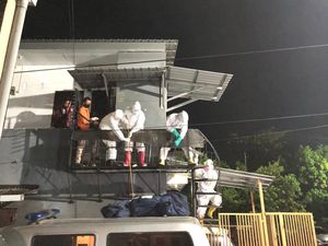 Warga Makassar Ditemukan Tewas di Kamar Kos, Petugas Evakuasi Pakai APD