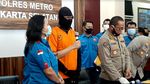 Penampakan Dwi Sasono Berbaju Tahanan