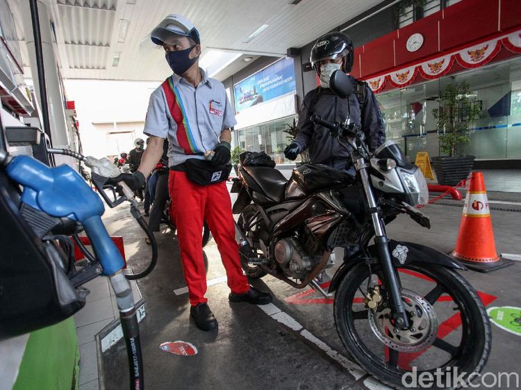 Kini Isi Bensin Juga Harus Jaga Jarak