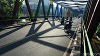 Arus lalu lintas di Kota Tangerang tampak sepi, Senin (1/6/2020) pagi. 