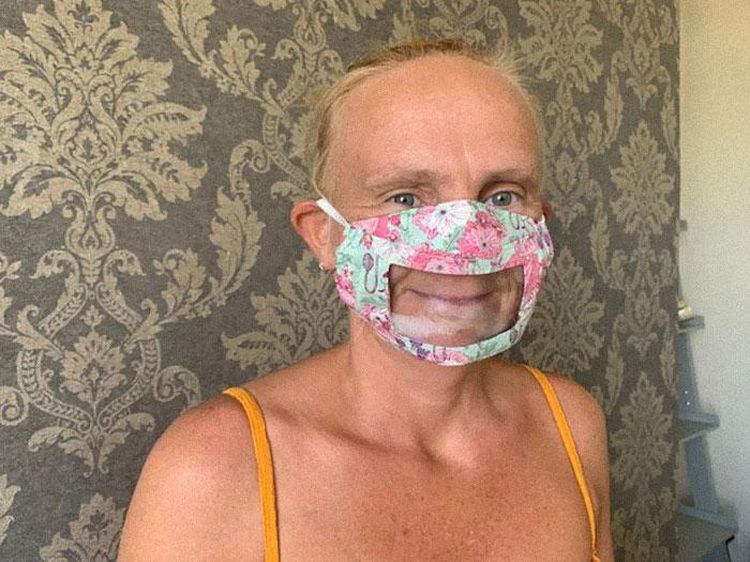 Ini Masker Khusus untuk Para Tuna Rungu
