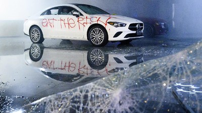 Dealer Mercedes-Benz Juga Dirusak Pendemo Kematian George Floyd