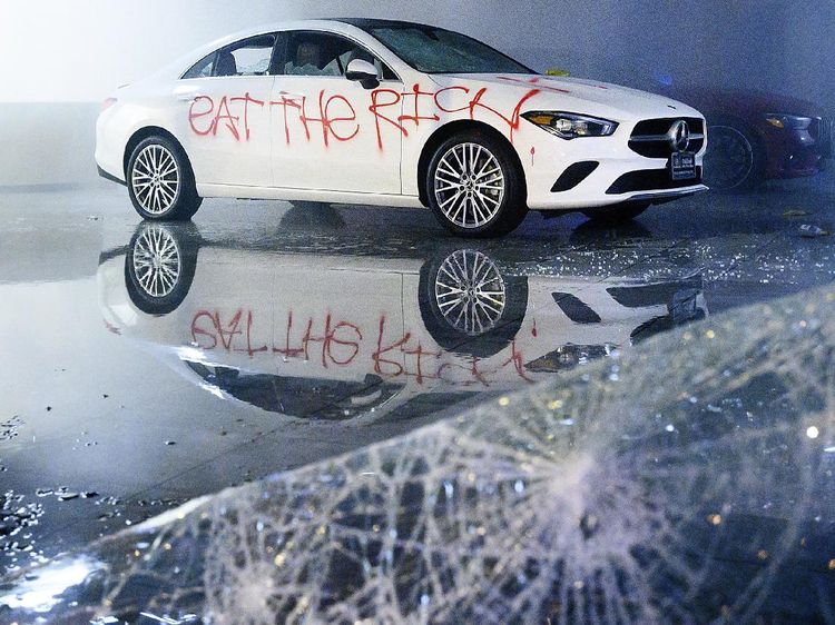 Dealer Mercedes-Benz Juga Dirusak Pendemo Kematian George Floyd