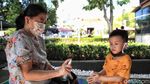 Melihat Umat Buddha Berdoa di Tengah Pandemi