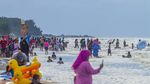 Warga Mulai Padati Kawasan Wisata Pantai Tanjung Pakis