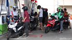 Kini Isi Bensin Juga Harus Jaga Jarak