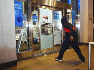 Polisi Belanda Tangkap 240 Orang dalam Aksi Memprotes Lockdown