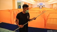 Dukungan kepada warga yang sedang menjalani karantina di tempat tersebut juga diharapkan dapat membantu penyembuhan. 