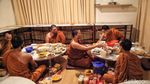 Melihat Umat Buddha Berdoa di Tengah Pandemi