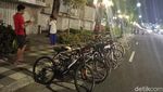 Duh! Banyak Warga Gowes Saat Jam Malam PSBB di Surabaya