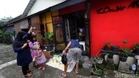Bagian anda yang berminat datanglah ke bengkel seni Kombir Art, Solo,Jawa Tengah.