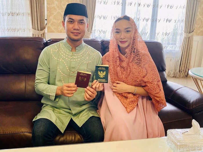 Zaskia Gotik Zaskia Gotik