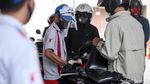 Kini Isi Bensin Juga Harus Jaga Jarak