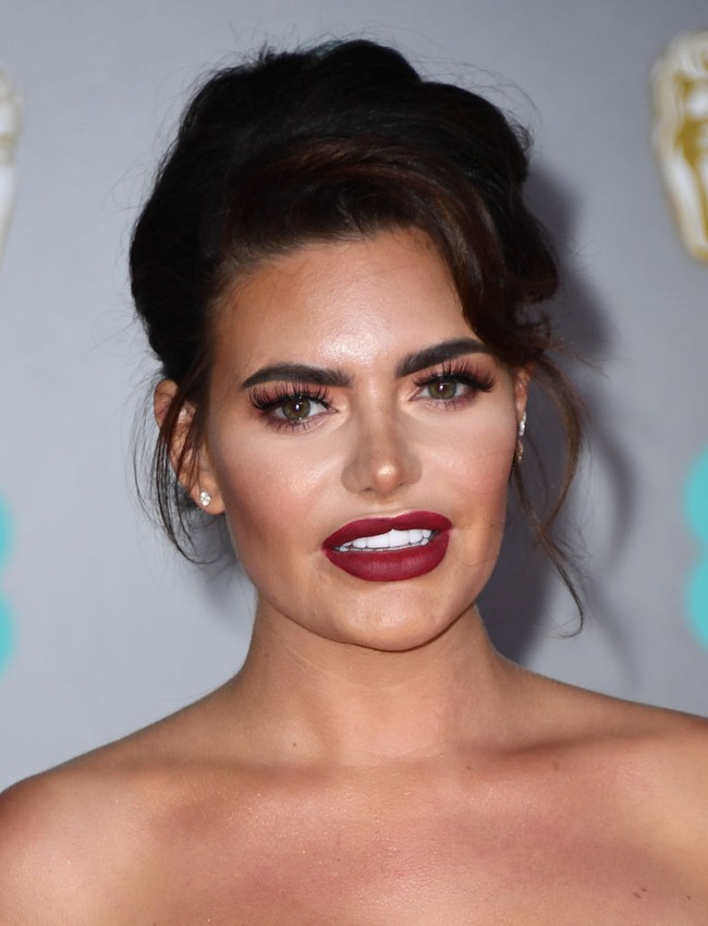 Sebelum menjadi artis, Megan Barton diketahui bekerja sebagai model dan penari striptis. Aku melakukannya selama setahun. Aku mendapatkan uang. Aku tidak menyakiti siapapun. Aku tidak melihat pekerjaan itu negatif. Pria menyukainya, aku menyukainya, ada pasangan yang datang, semua orang senang, katanya dalam wawancara dengan Grazia. Foto: Dok. Getty Images