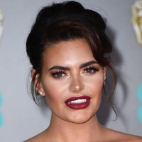 Sebelum menjadi artis, Megan Barton diketahui bekerja sebagai model dan penari striptis. Aku melakukannya selama setahun. Aku mendapatkan uang. Aku tidak menyakiti siapapun. Aku tidak melihat pekerjaan itu negatif. Pria menyukainya, aku menyukainya, ada pasangan yang datang, semua orang senang, katanya dalam wawancara dengan Grazia. Foto: Dok. Getty Images