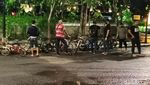 Duh! Banyak Warga Gowes Saat Jam Malam PSBB di Surabaya